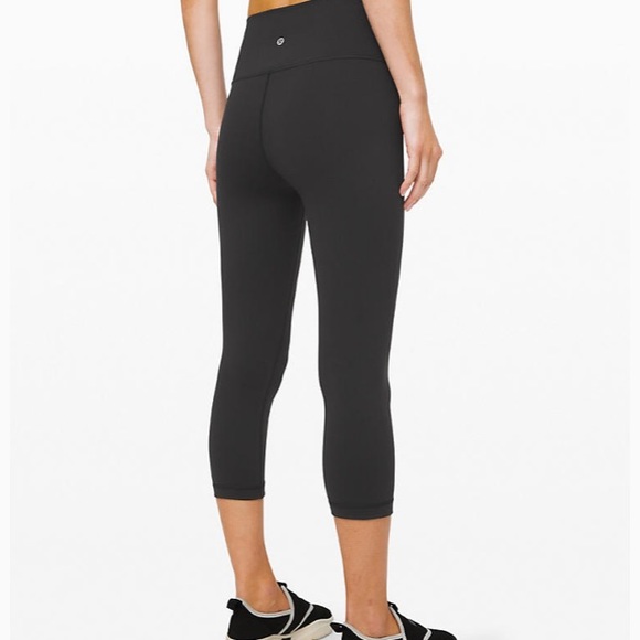 lululemon athletica Pants - Lululemon Wunderunder crops size 4